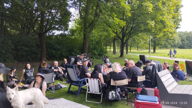 2. Schwarzes Picknick am Obersee Bielefeld – Ein idyllischer Tag in schwarzbunter Gesellschaft